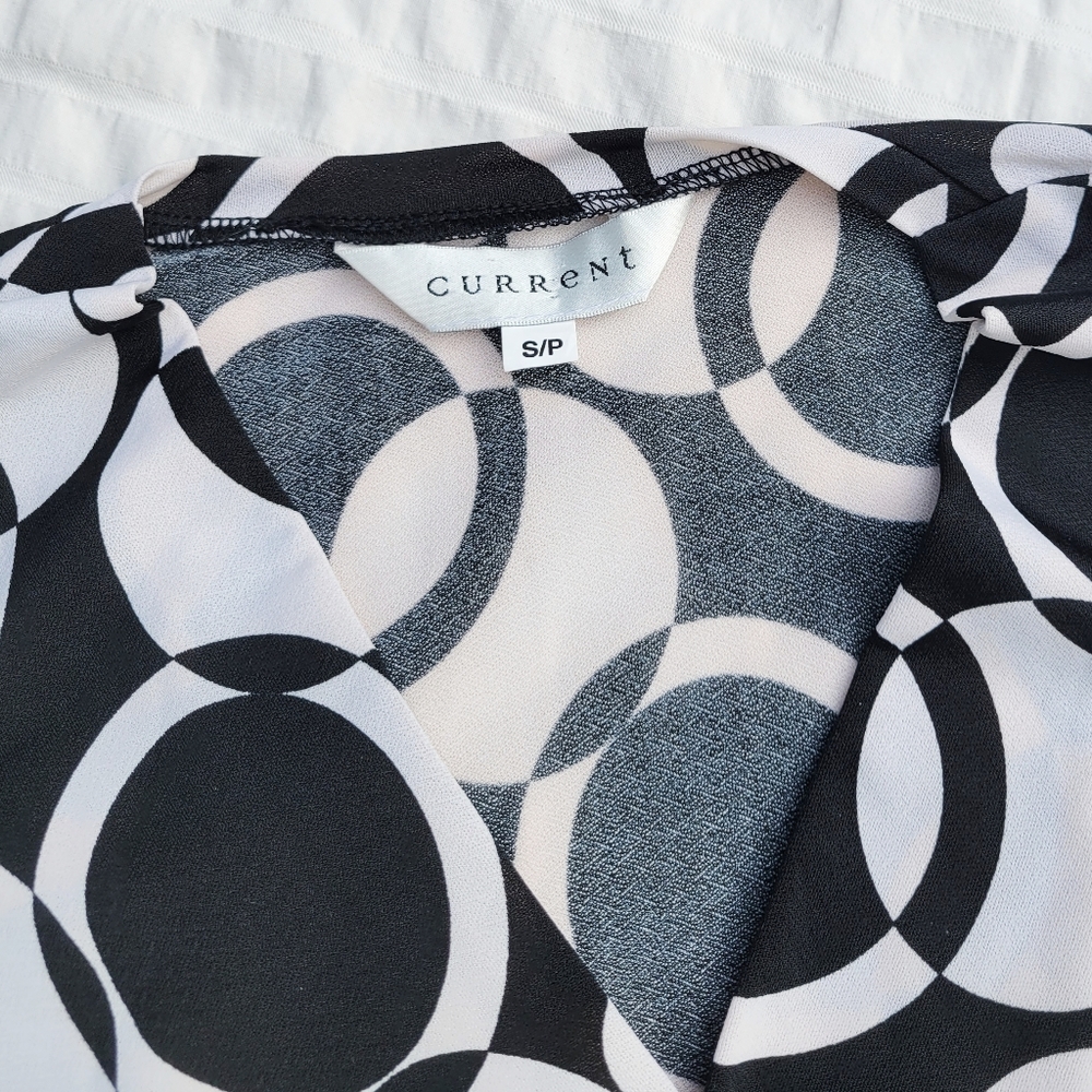 Current Black & White Pattern Top - Picture 3 of 4
